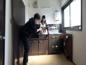小さい女の子の極小ワレメにメリメリチ〇ポを押し込み無邪気な笑顔が引き攣り「やめて…、やめて…」と拒絶しても猛ピストン繰り返す　サンプル画像06